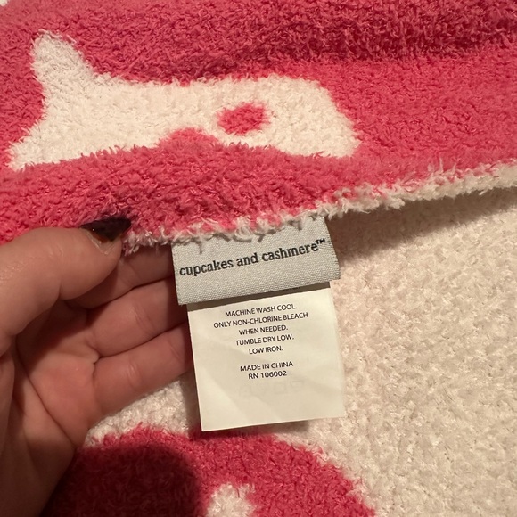 Cupcakes & Cashmere Hot Pink and White Ghost Throw - Picture 3 of 3